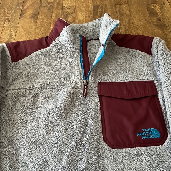 The North Face Fleece Pull Over *Rare* - Picture 3 of 4